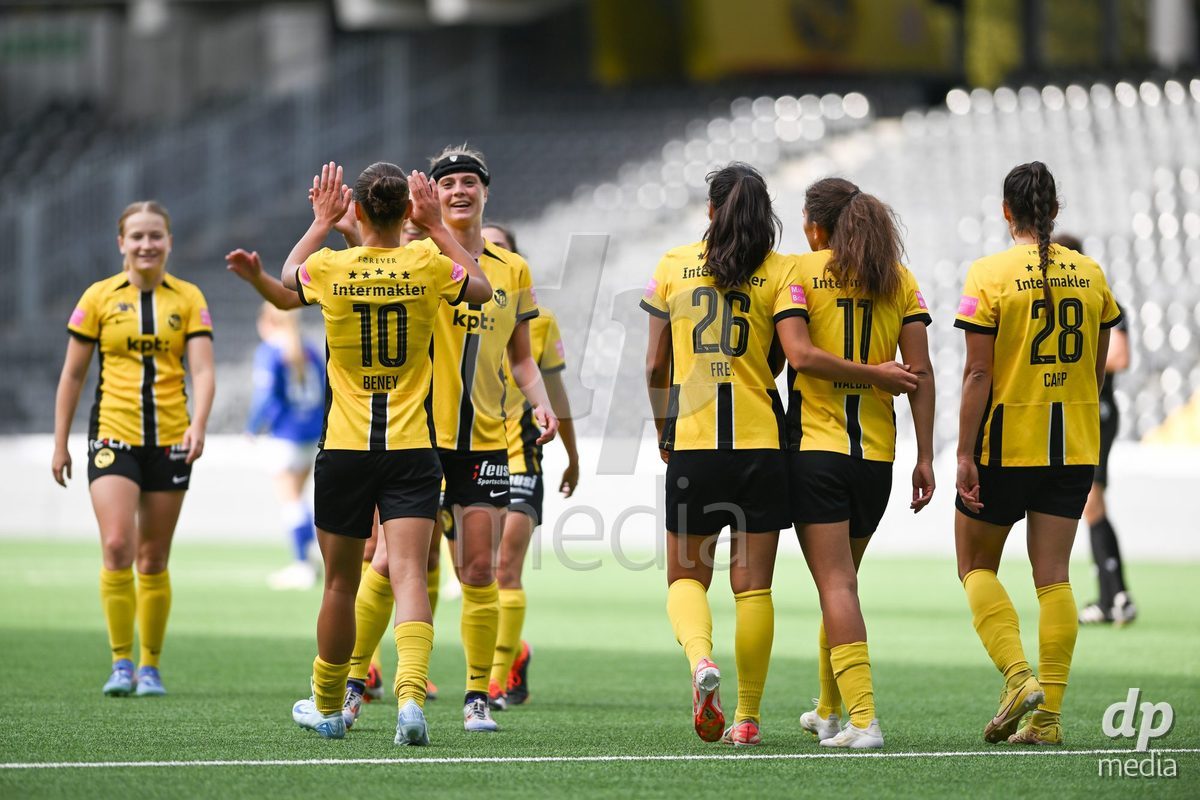 29/09/2024, Bern, Stadion Wankdorf, Women's Super League: BSC YB Frauen - FC Luzern,  #23 Iman Beney (BSC YB Frauen) celebrates another goal with her teammates