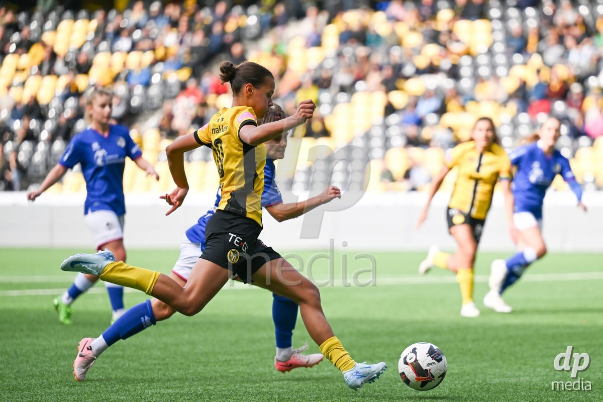 29/09/2024, Bern, Stadion Wankdorf, Women's Super League: BSC YB Frauen - FC Luzern, Iman Beney (YB) battles for the ball