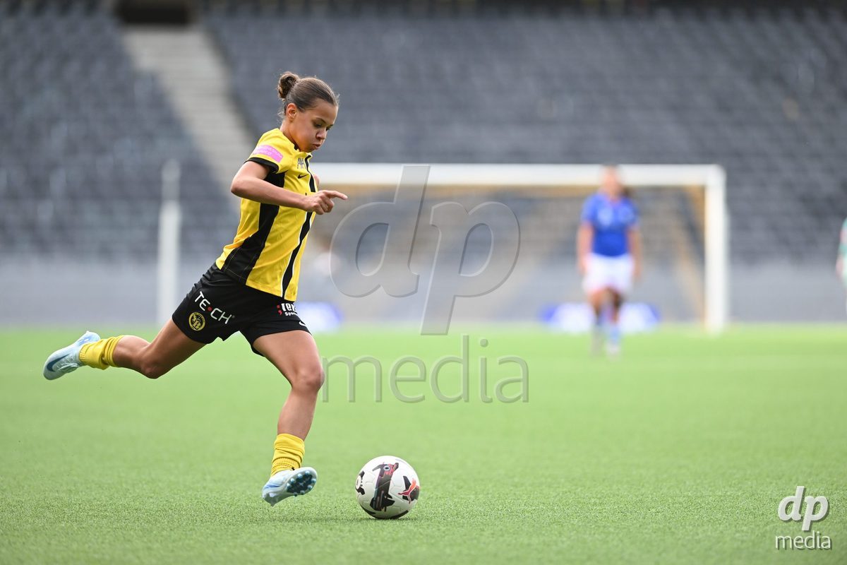 29/09/2024, Bern, Stadion Wankdorf, Women's Super League: BSC YB Frauen - FC Luzern,  #23 Iman Beney (BSC YB Frauen) controls the ball