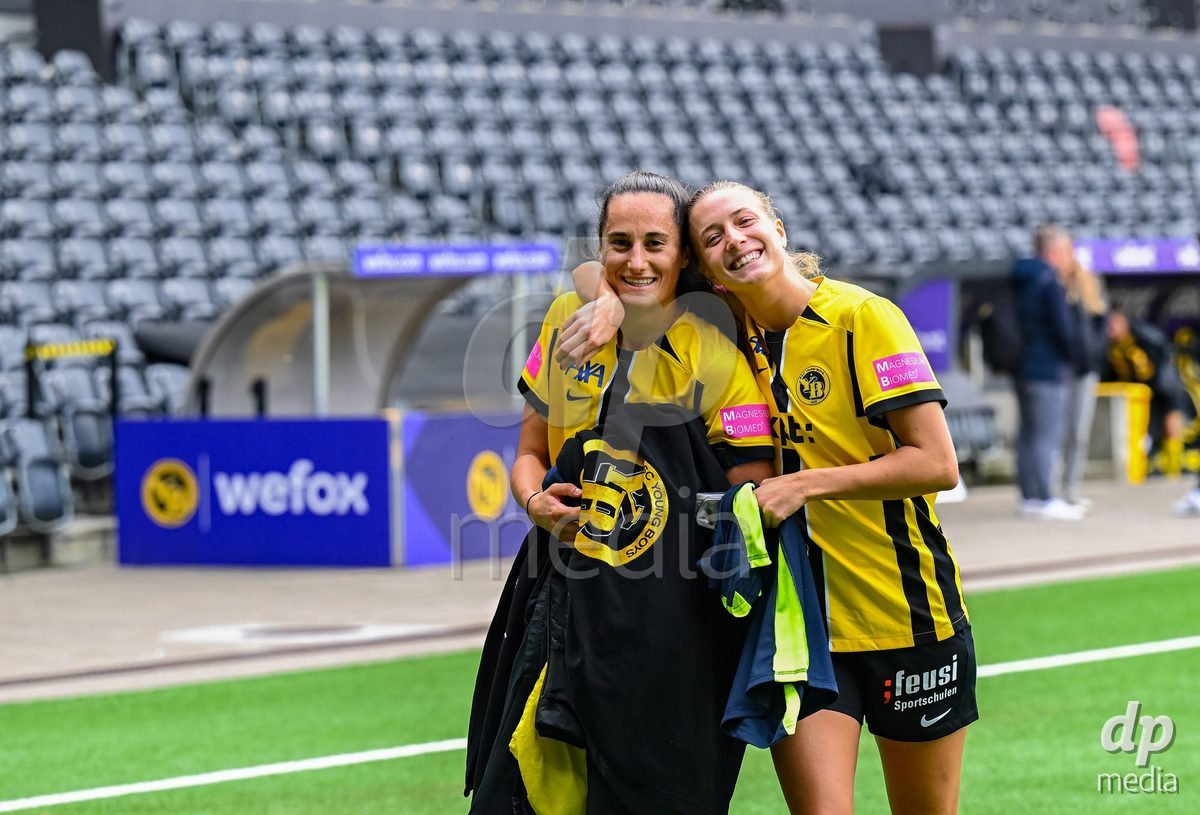 29/09/2024, Bern, Stadion Wankdorf, Women's Super League: BSC YB Frauen - FC Luzern,  #28 Cristina Carp (BSC YB Frauen, left) and #12 Athena Kuehn (BSC YB Frauen, right)