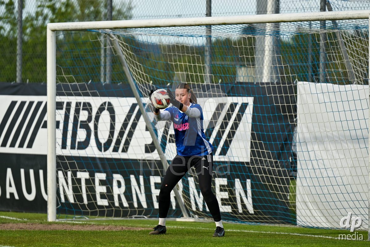 27.04.2024, Niederhasli, GC/Campus, Quarterfinals: Grasshopper Club Zürich - BSC YB Frauen, Players of GC during warm-up