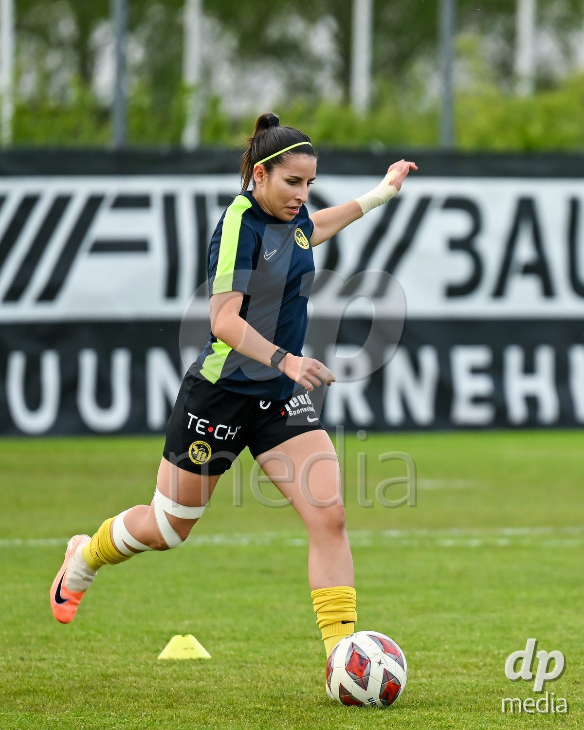 27.04.2024, Niederhasli, GC/Campus, Quarterfinals: Grasshopper Club Zürich - BSC YB Frauen,  #21 Ana Oliveira Leite (BSC YB Frauen) during warm up