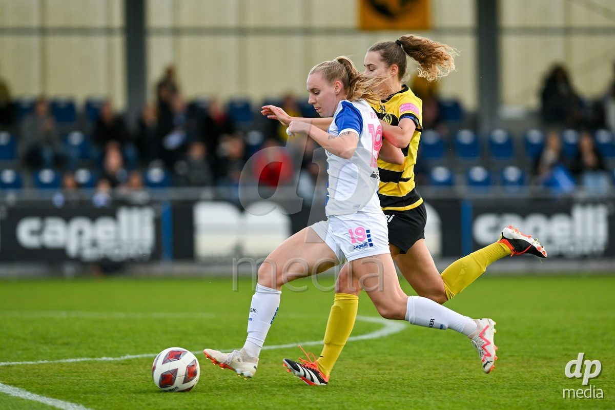 27.04.2024, Niederhasli, GC/Campus, Quarterfinals: Grasshopper Club Zürich - BSC YB Frauen,  #19 Emoke Papai (Grasshopper Club Zurich, left) against #15 Leana Zaugg (BSC YB Frauen, right)