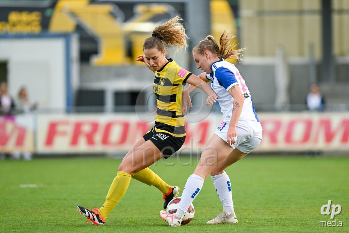 27.04.2024, Niederhasli, GC/Campus, Quarterfinals: Grasshopper Club Zürich - BSC YB Frauen,  #15 Leana Zaugg (BSC YB Frauen, left) against #19 Emoke Papai (Grasshopper Club Zurich, right)