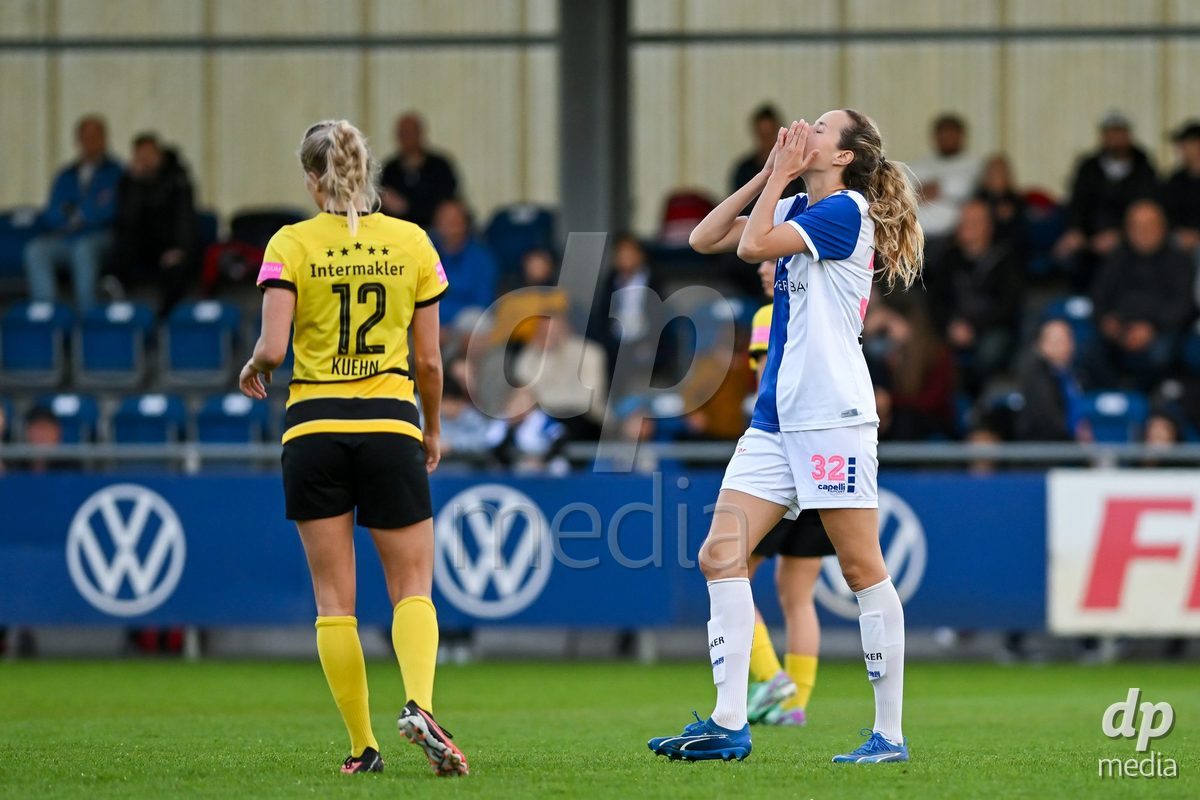 27.04.2024, Niederhasli, GC/Campus, Quarterfinals: Grasshopper Club Zürich - BSC YB Frauen, #32 Tamar Dongus (GC) looks dejected and disappointed