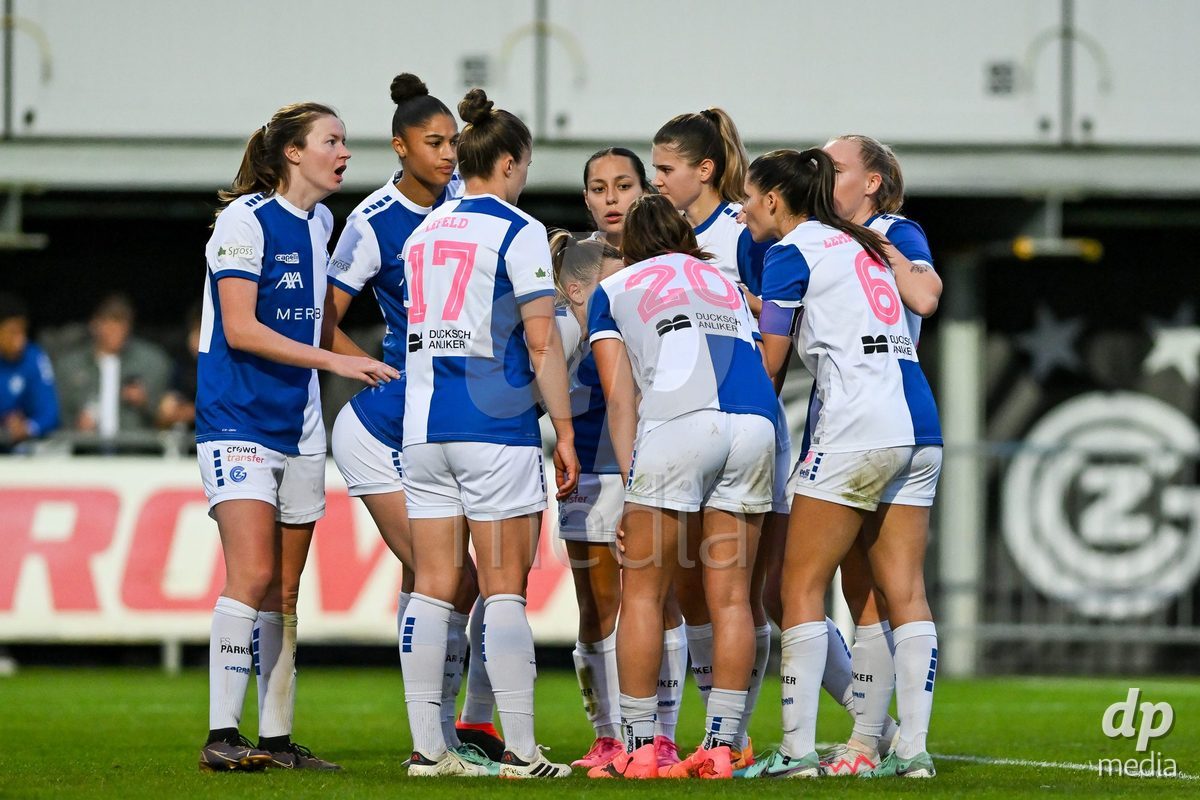 27.04.2024, Niederhasli, GC/Campus, Quarterfinals: Grasshopper Club Zürich - BSC YB Frauen, #19 Emoke Papai (GC) celebrates with teammates after scoring her team's first goal