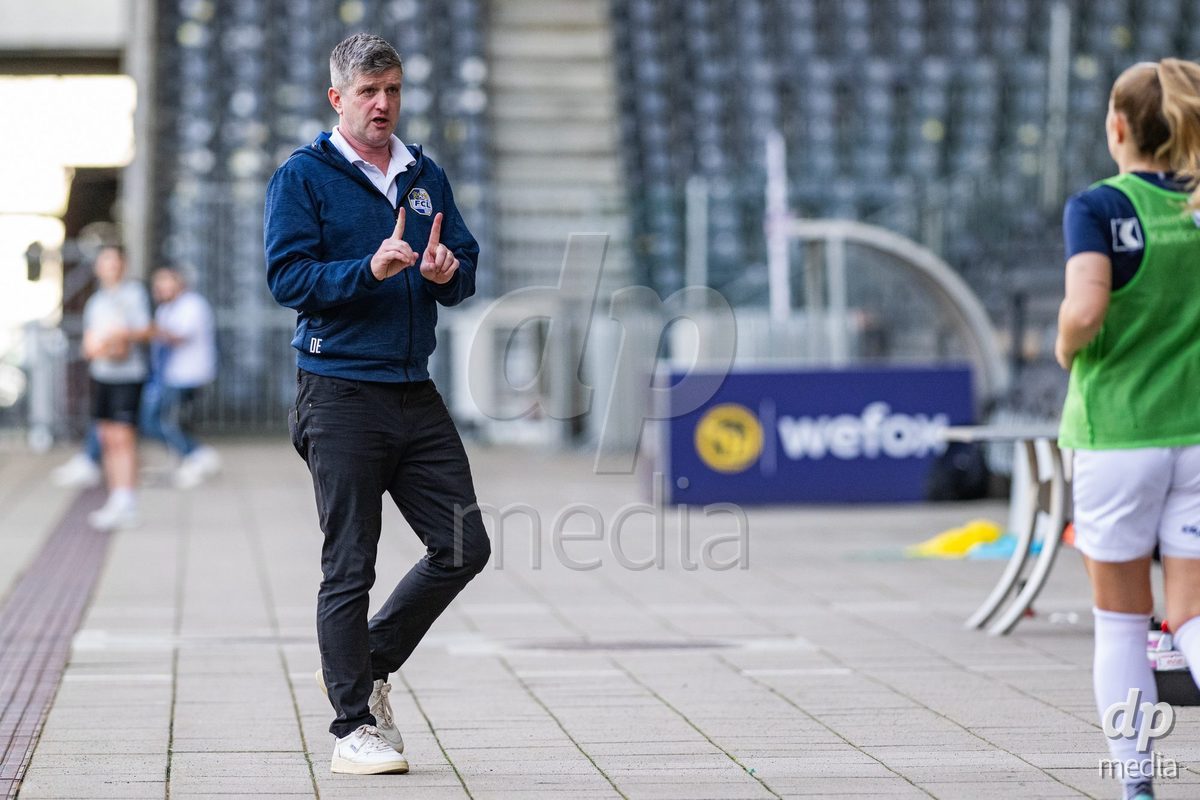 13.04.2024, Bern, Stadion Wankdorf, Women's Super League: BSC YB Frauen - FC Luzern,  coach David Edmondson (FC Luzern)