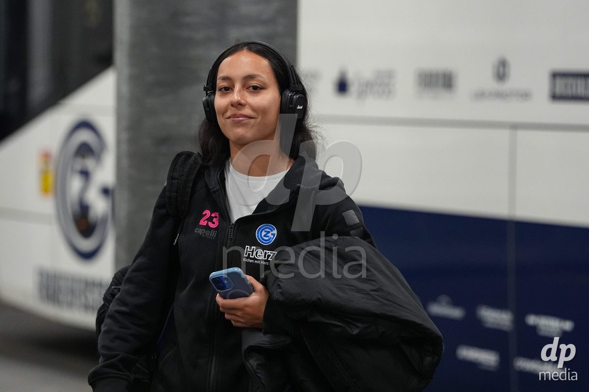 Schweiz: Axa Women's Cup 2025/26, BSC YB Frauen vs GC Frauenfussball - Stadion Wankdorf, Bern: Viola Avduli (23 GC) vor dem Spiel