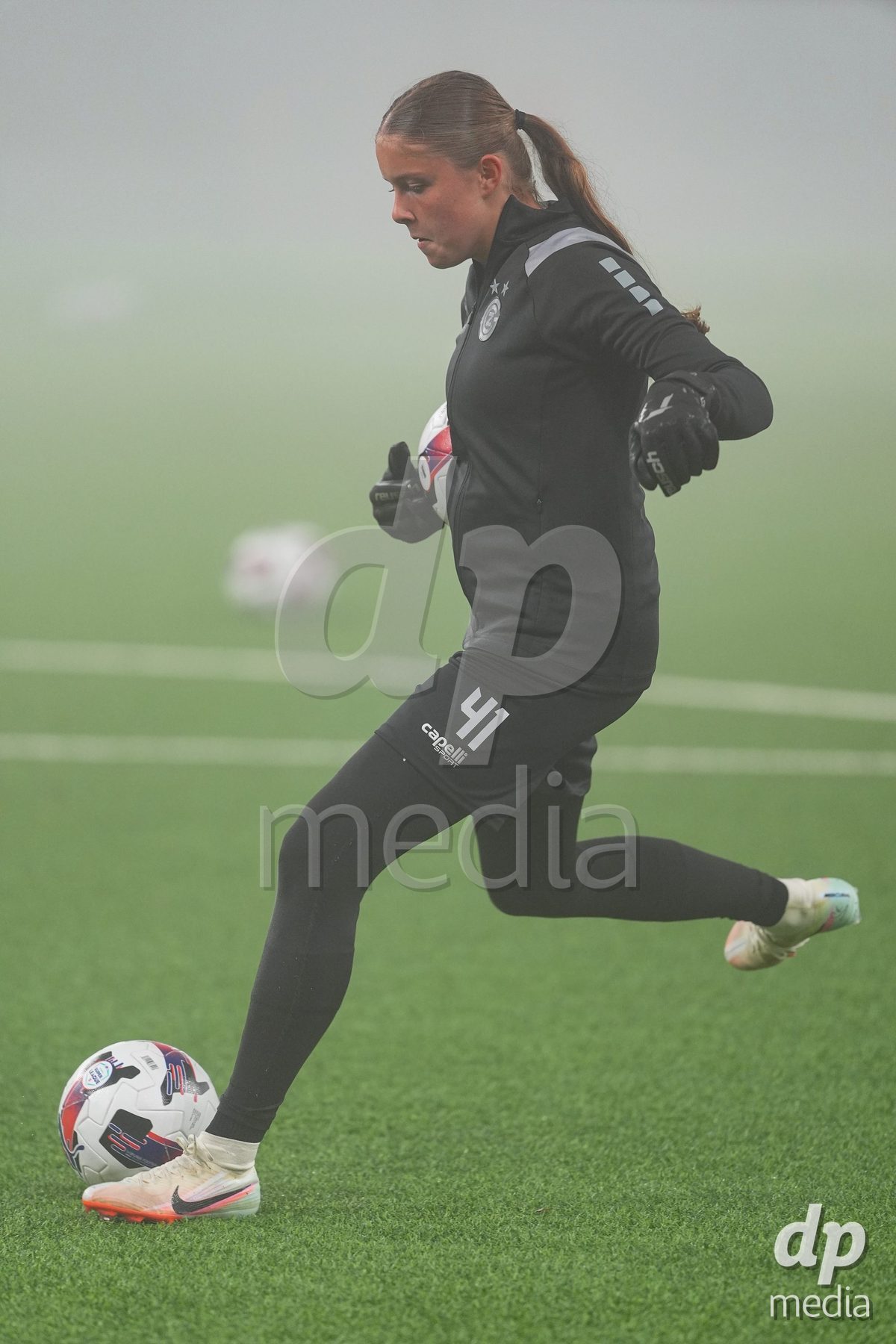 Schweiz: Axa Women's Cup 2025/26, BSC YB Frauen vs GC Frauenfussball - Stadion Wankdorf, Bern: Yara Zwyssig (41 GC) beim Aufwärmen