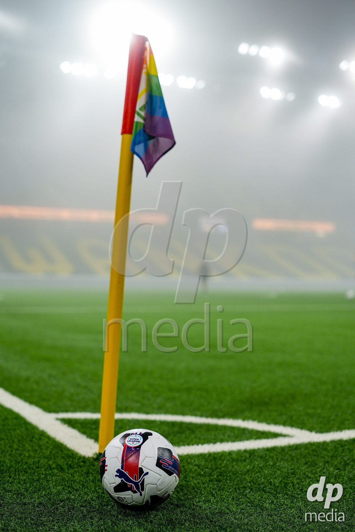 Schweiz: Axa Women's Cup 2025/26, BSC YB Frauen vs GC Frauenfussball - Stadion Wankdorf, Bern: Axa Super League Ball vor der Eckfahne im Wankdorf Stadion