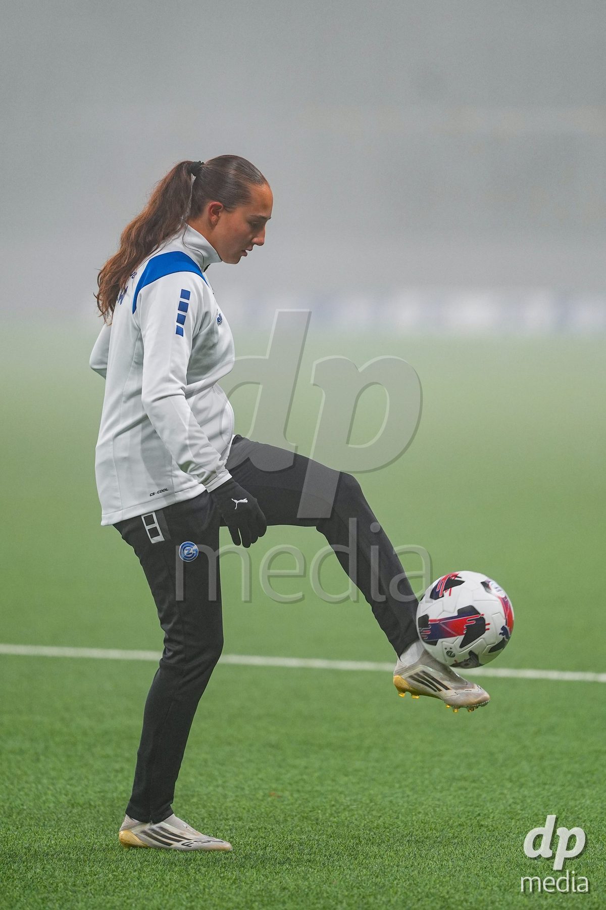 Schweiz: Axa Women's Cup 2025/26, BSC YB Frauen vs GC Frauenfussball - Stadion Wankdorf, Bern: Janina Egli (7 GC) beim Aufwärmen