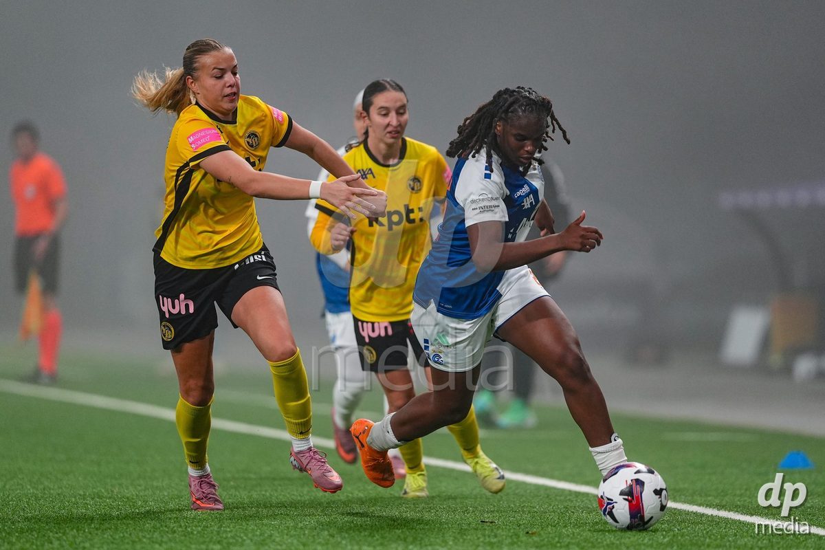 Schweiz: Axa Women's Cup 2025/26, BSC YB Frauen vs GC Frauenfussball - Stadion Wankdorf, Bern: Landryna Cindy Intaka Lushimba Bilombi (25 GC) im Duell mit Maja Jelcic (99 YB Frauen)