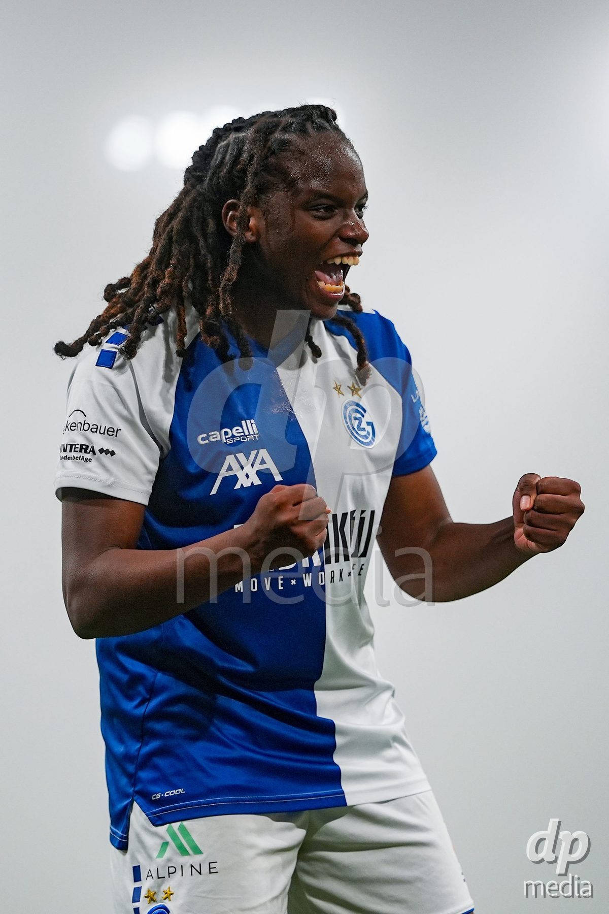 Schweiz: Axa Women's Cup 2025/26, BSC YB Frauen vs GC Frauenfussball - Stadion Wankdorf, Bern: Landryna Cindy Intaka Lushimba Bilombi (25 GC) jubelt nach dem Tor von Noemie Potier (11 GC)