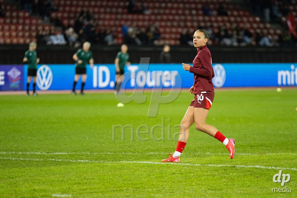 during the UEFA Women's Nations League game between Switzerland and Island at Stadion Letzigrund in Zurich, Switzerland.