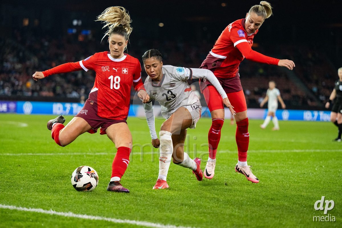 Viola Calligaris (18 Switzerland) and Ana-Maria Crnogorcevic (9 Switzerland) against Sveindis Jonsdottir (23 Island) during the UEFA Women's Nations League game between Switzerland and Island at Stadion Letzigrund in Zurich, Switzerland.