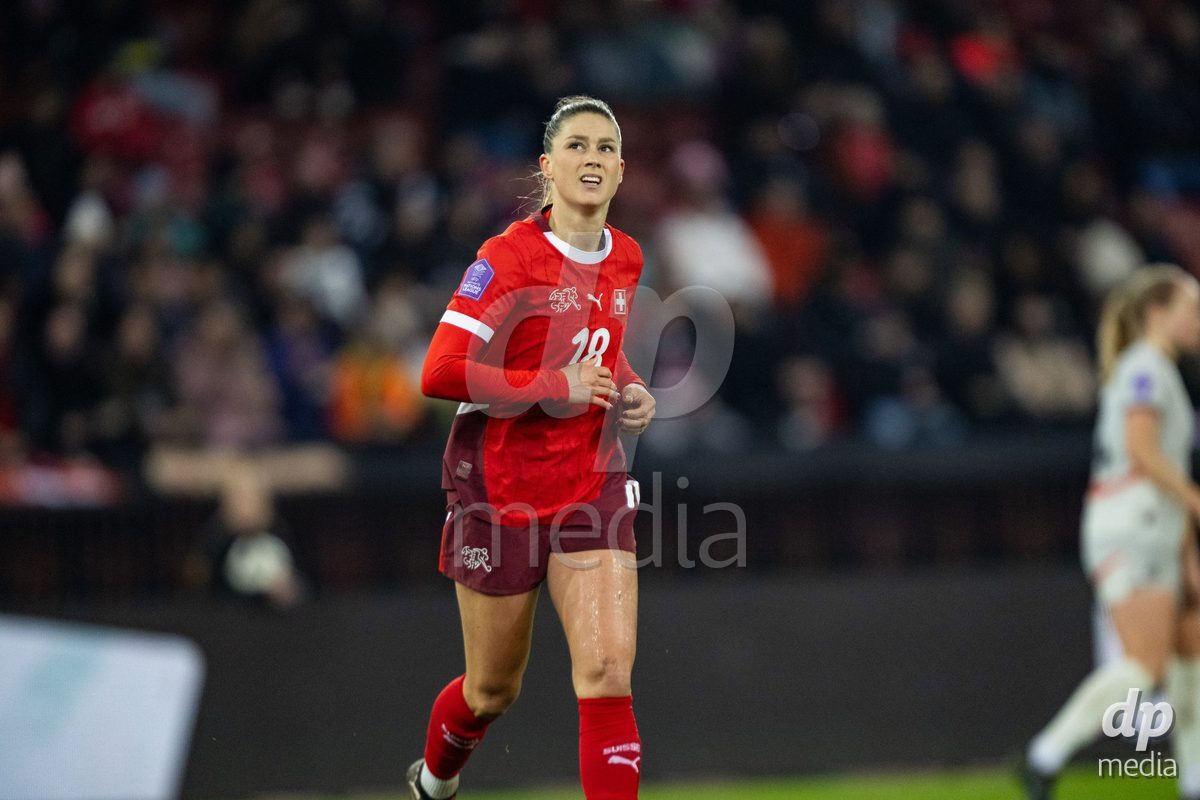 Viola Calligaris (18 Switzerland) during the UEFA Women's Nations League game between Switzerland and Island at Stadion Letzigrund in Zurich, Switzerland.