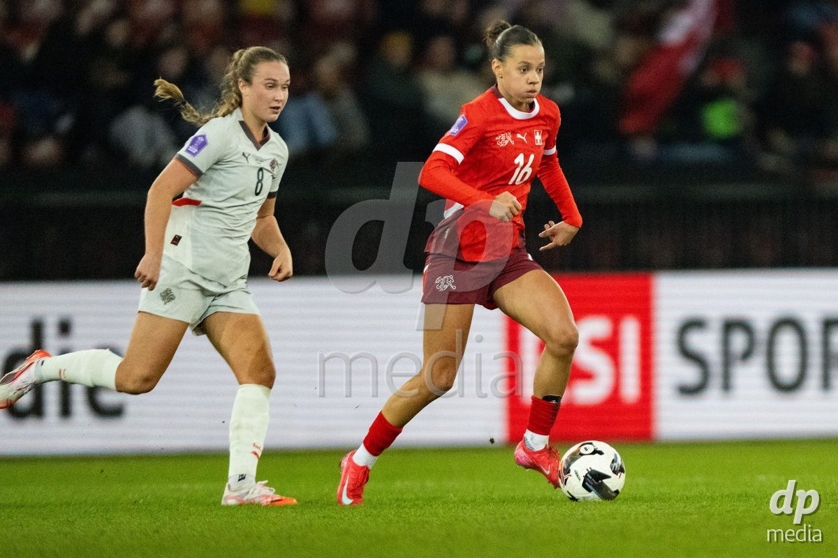 Iman Beney (16 Switzerland) in action during the UEFA Women's Nations League game between Switzerland and Island at Stadion Letzigrund in Zurich, Switzerland.