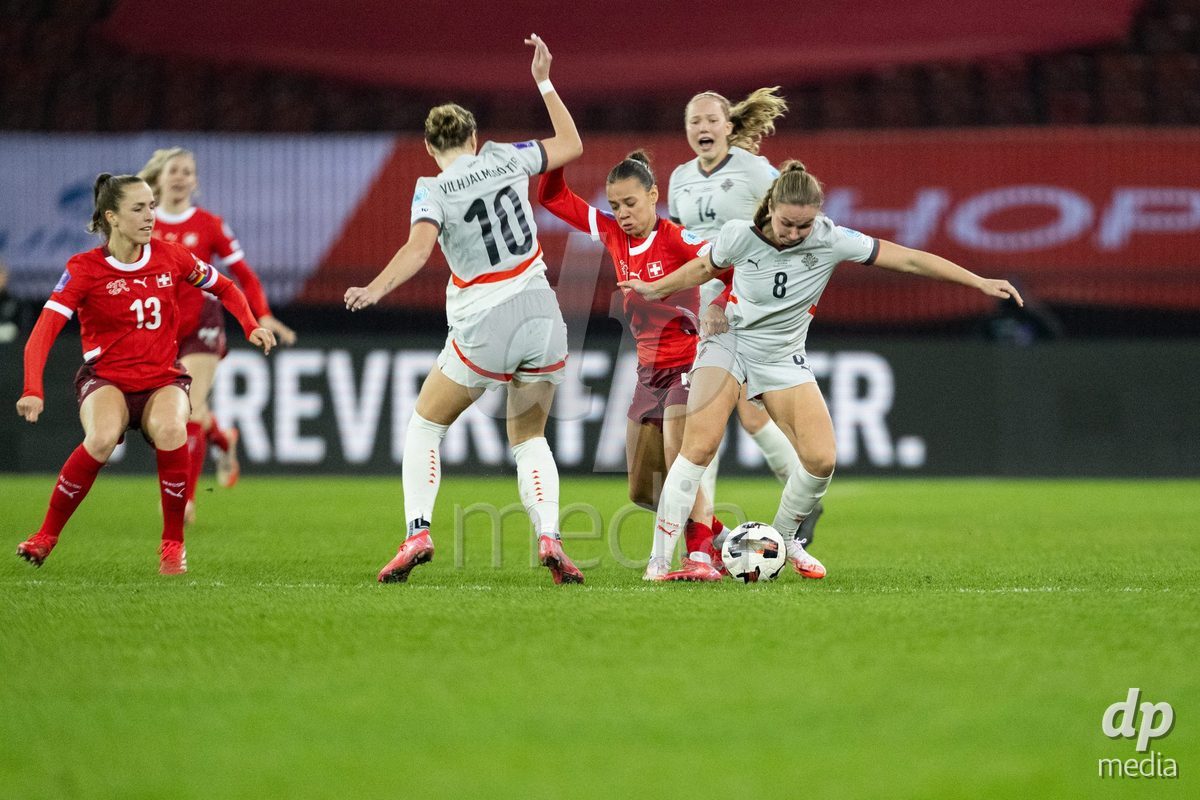Iman Beney (16 Switzerland) against Alexandra Johannsdottir (8 Island) during the UEFA Women's Nations League game between Switzerland and Island at Stadion Letzigrund in Zurich, Switzerland.