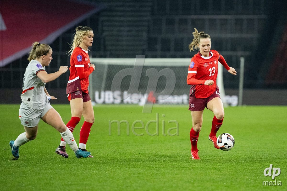 Lia Wälti (13 Switzerland) during the UEFA Women's Nations League game between Switzerland and Island at Stadion Letzigrund in Zurich, Switzerland.