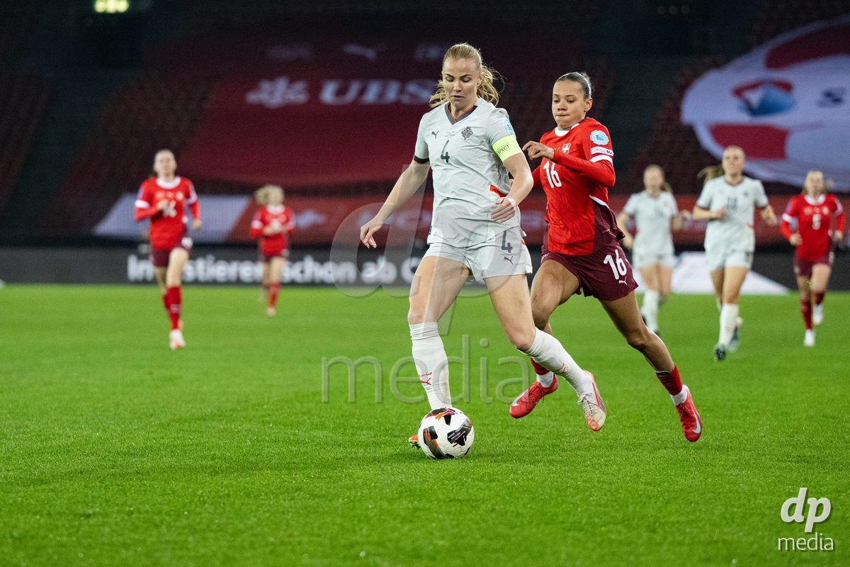 Iman Beney (16 Switzerland) against Glodis Viggósdottir (4 Island) during the UEFA Women's Nations League game between Switzerland and Island at Stadion Letzigrund in Zurich, Switzerland.