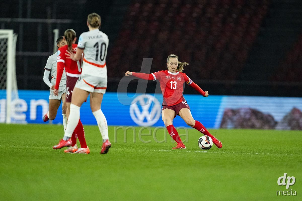 Lia Wälti (13 Switzerland) during the UEFA Women's Nations League game between Switzerland and Island at Stadion Letzigrund in Zurich, Switzerland.