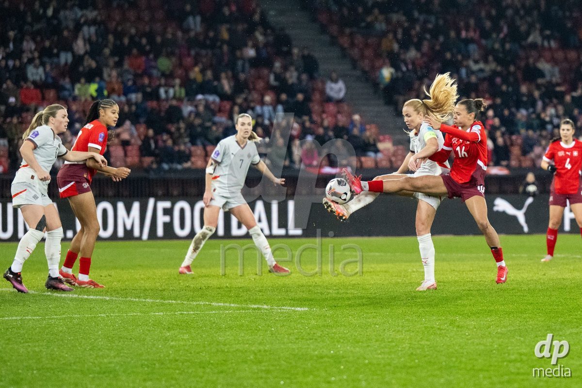 Iman Beney (16 Switzerland) in action against Glodis Viggósdottir (4 Island) during the UEFA Women's Nations League game between Switzerland and Island at Stadion Letzigrund in Zurich, Switzerland.