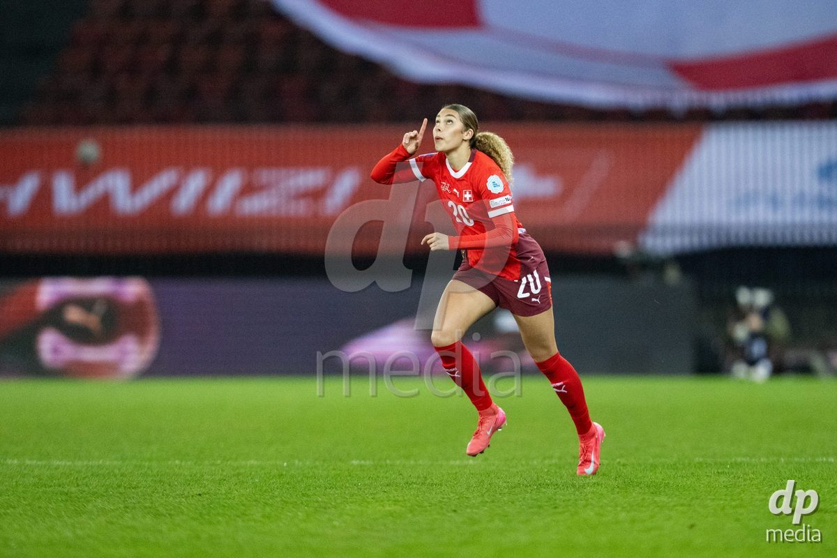 Alayah Pilgrim (20 Switzerland) during the UEFA Women's Nations League game between Switzerland and Island at Stadion Letzigrund in Zurich, Switzerland.