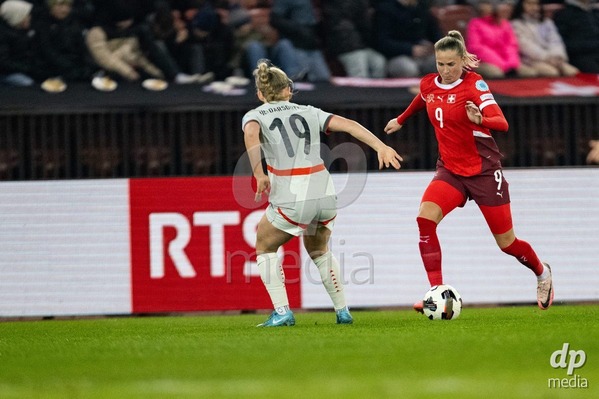 Ana-Maria Crnogorcevic (9 Switzerland) right in action against Saedis Heioarsdottir (19 Island) during the UEFA Women's Nations League game between Switzerland and Island at Stadion Letzigrund in Zurich, Switzerland.