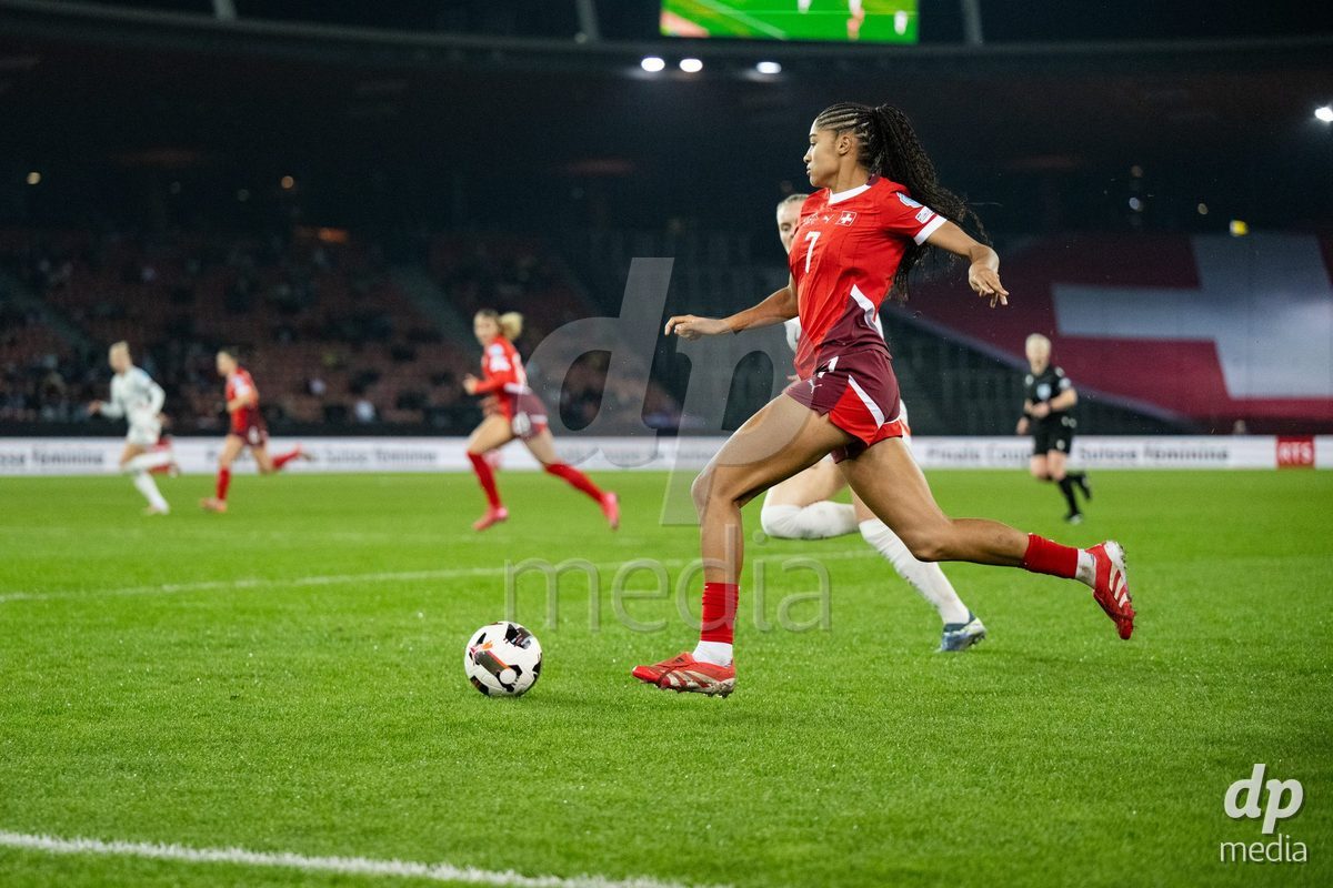 Sydney Schertenleib (7 Switzerland) in action during the UEFA Women's Nations League game between Switzerland and Island at Stadion Letzigrund in Zurich, Switzerland.