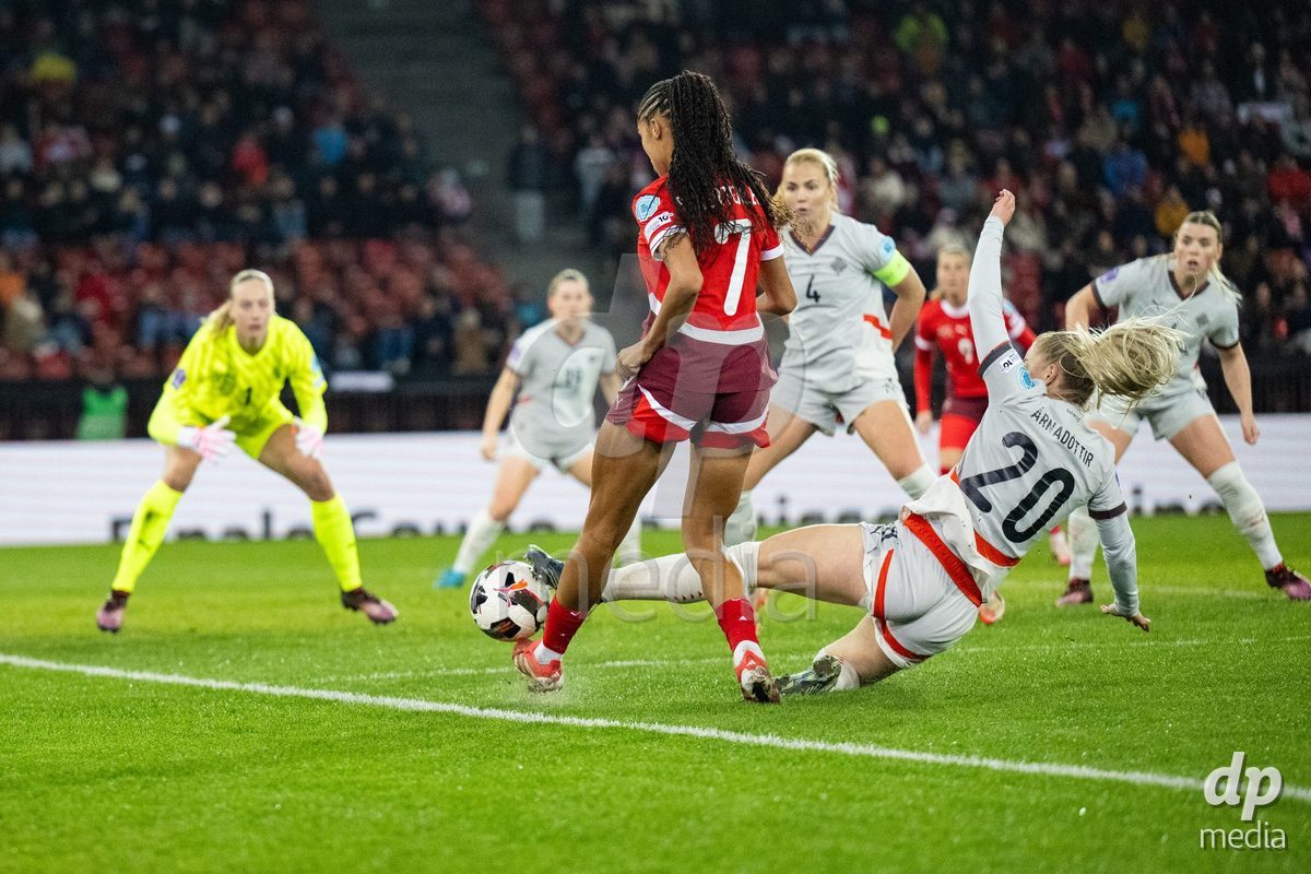 Sydney Schertenleib (7 Switzerland) in action against Gudny Arnadottir (20 Island) during the UEFA Women's Nations League game between Switzerland and Island at Stadion Letzigrund in Zurich, Switzerland.