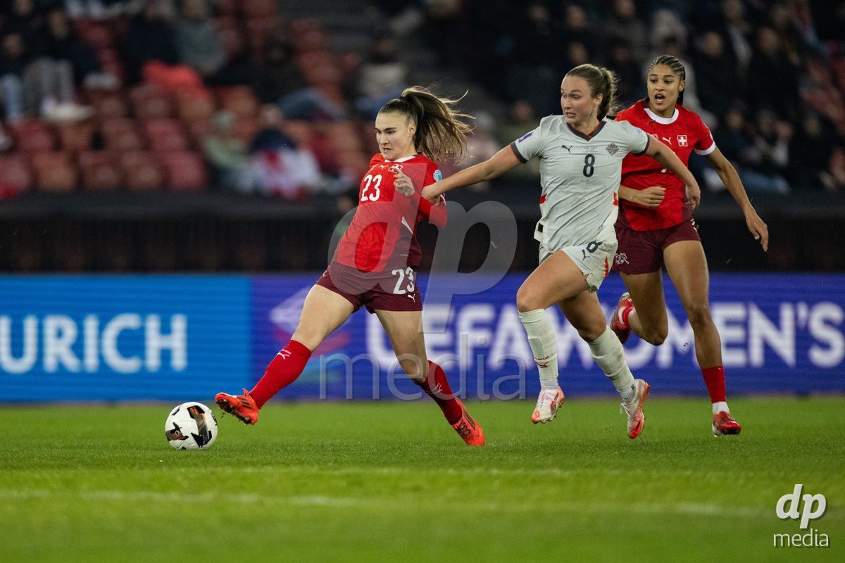 Alexandra Johannsdottir (8 Island) in action against Alena Bienz (23 Switzerland) and Sydney Schertenleib (7 Switzerland) during the UEFA Women's Nations League game between Switzerland and Island at Stadion Letzigrund in Zurich, Switzerland.