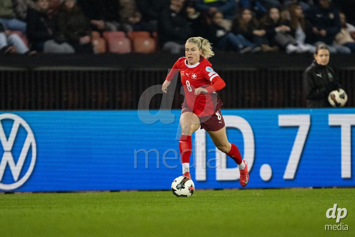 Nadine Riesen (8 Switzerland) in action during the UEFA Women's Nations League game between Switzerland and Island at Stadion Letzigrund in Zurich, Switzerland.