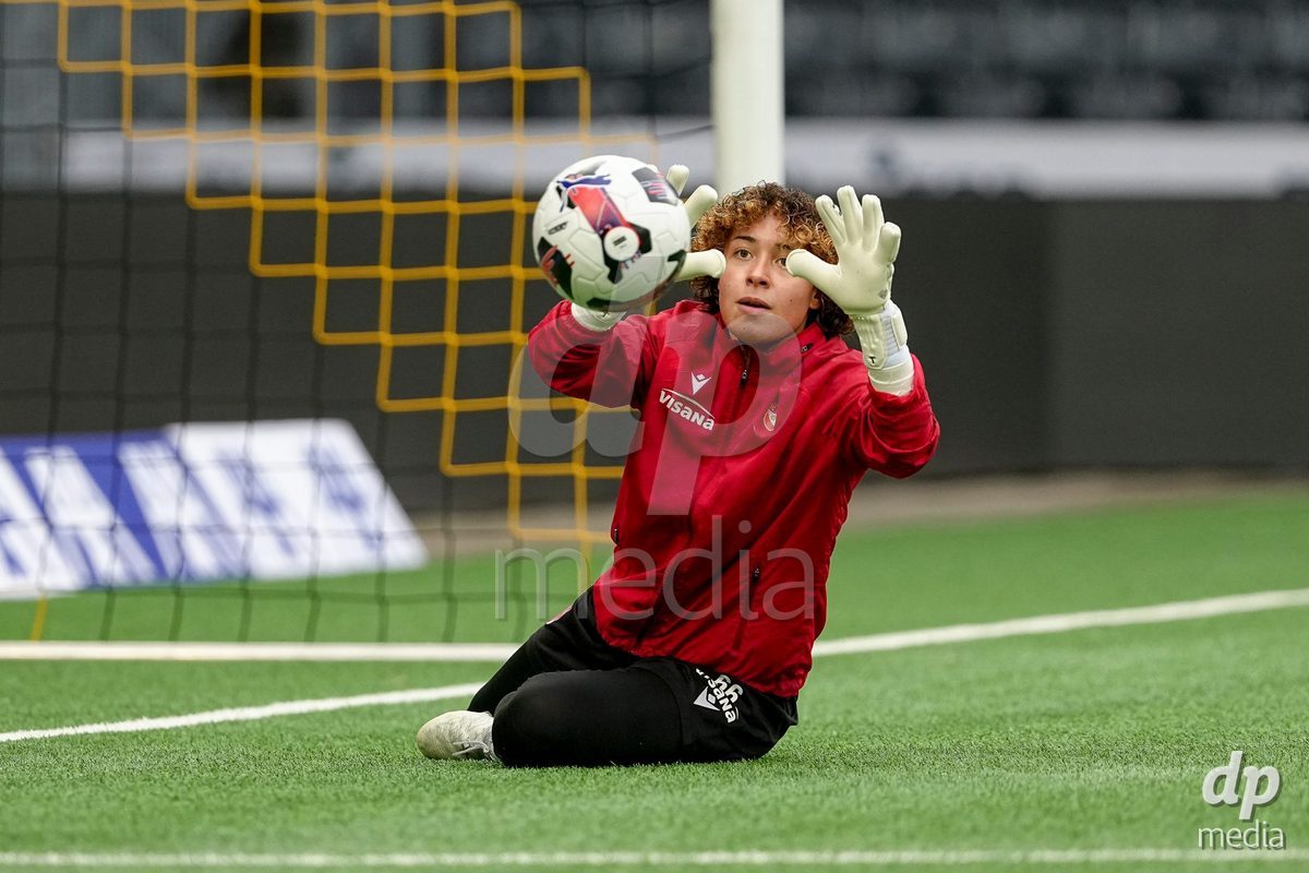 Schweiz: Axa Women's Cup 2025/26, BSC YB Frauen vs FC Thun - Stadion Wankdorf, Bern: Torhüterin Jil Beetschen - Torhuterin Jil Beetschen (66 Thun) beim Aufwärmen