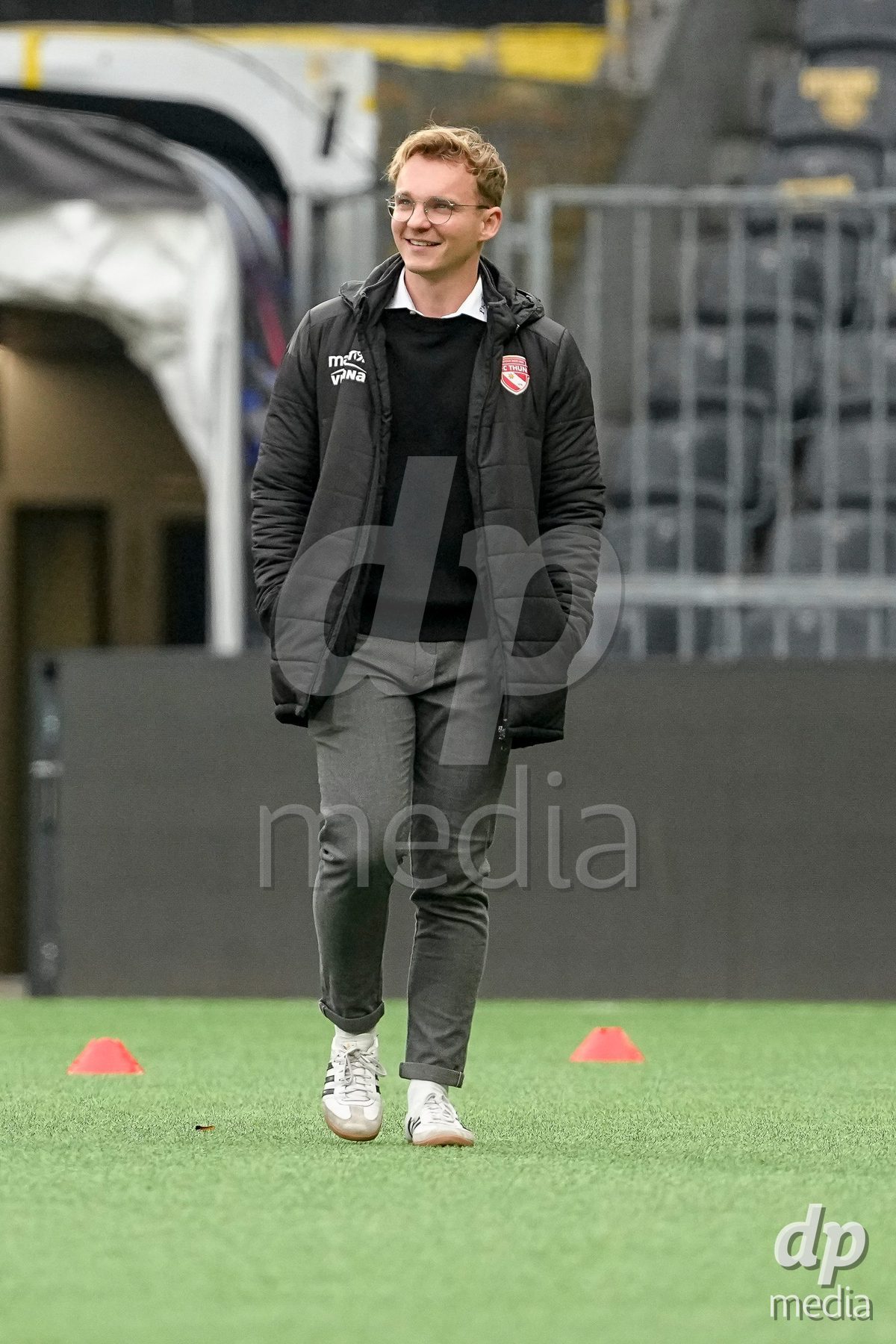 Schweiz: Axa Women's Cup 2025/26, BSC YB Frauen vs FC Thun - Stadion Wankdorf, Bern: head coach Jason Antille (Thun) vor dem Spiel