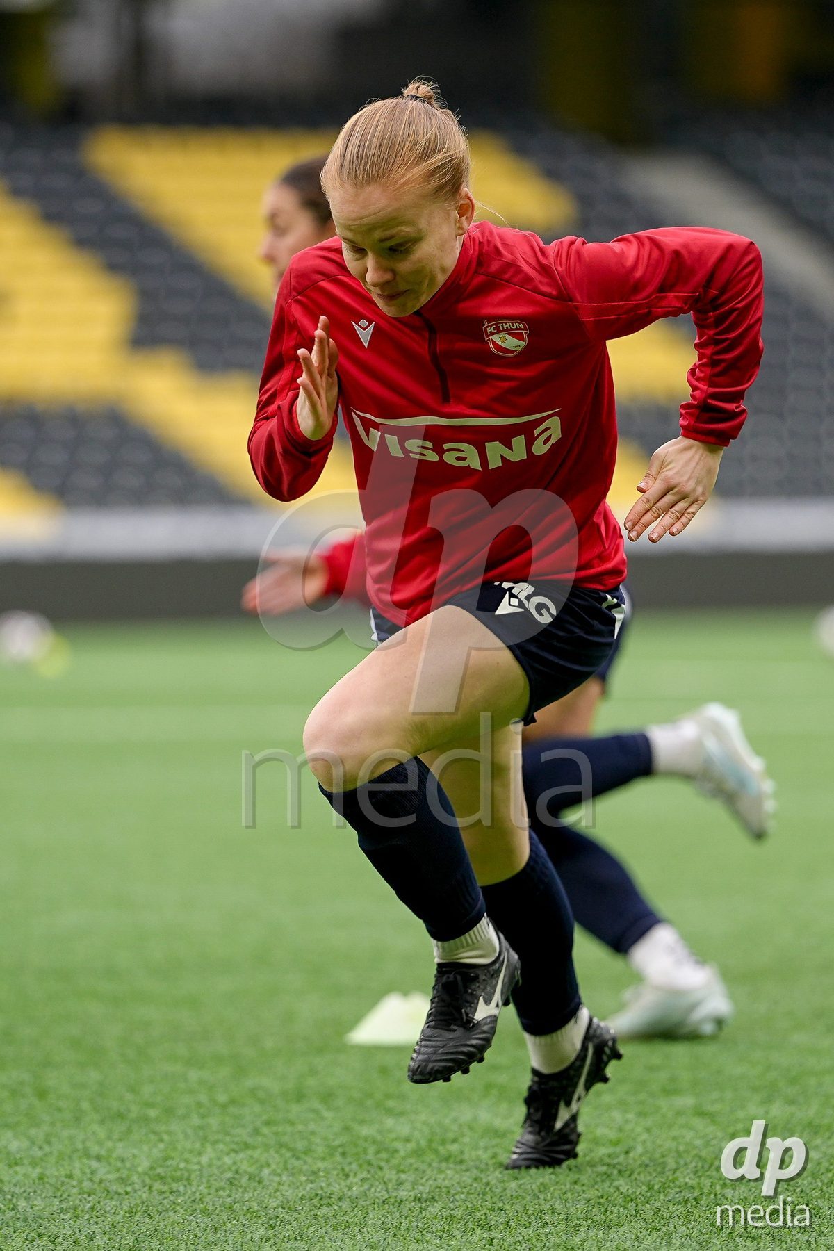Schweiz: Axa Women's Cup 2025/26, BSC YB Frauen vs FC Thun - Stadion Wankdorf, Bern: Karen Martin (25 Thun) beim Aufwärmen