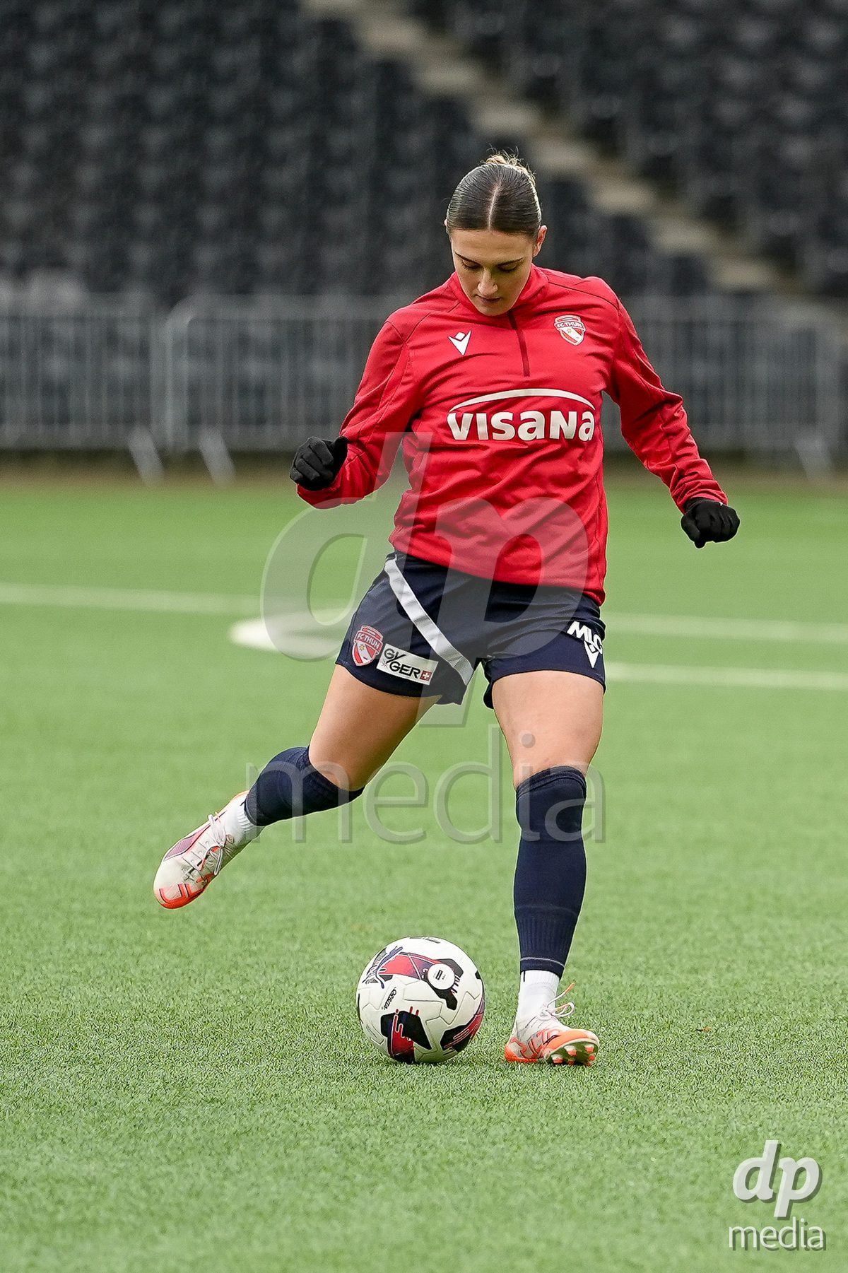 Schweiz: Axa Women's Cup 2025/26, BSC YB Frauen vs FC Thun - Stadion Wankdorf, Bern: Jael Jost (77 Thun) beim Aufwärmen