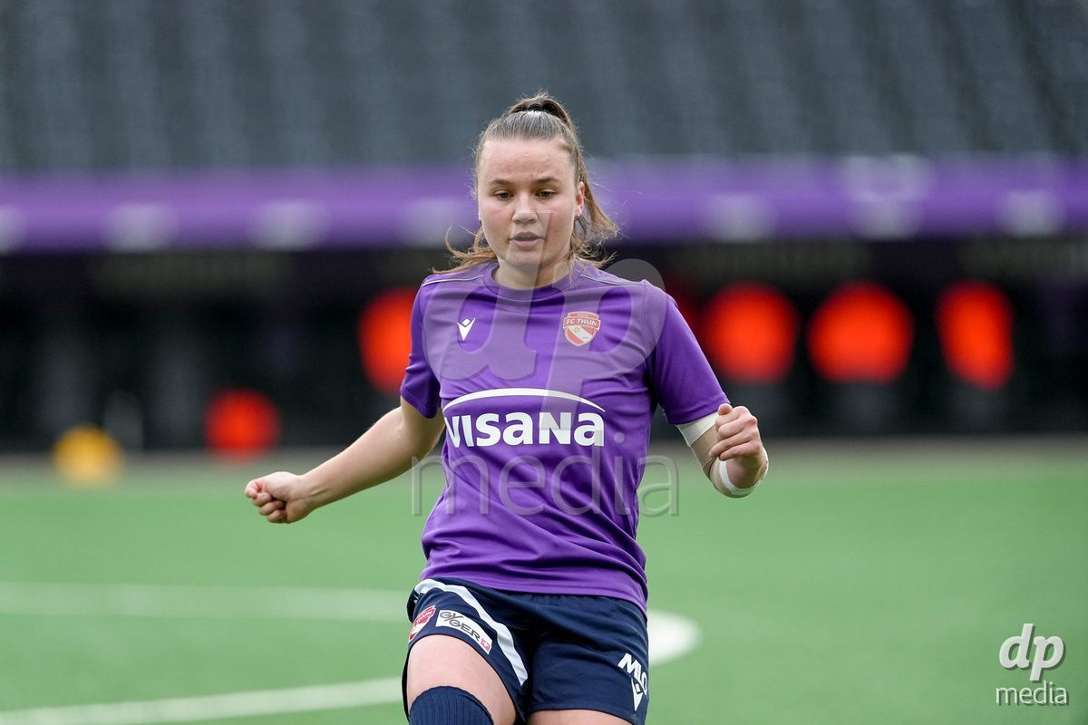 Schweiz: Axa Women's Cup 2025/26, BSC YB Frauen vs FC Thun - Stadion Wankdorf, Bern: Janine Minnig (9 Thun) beim Aufwärmen