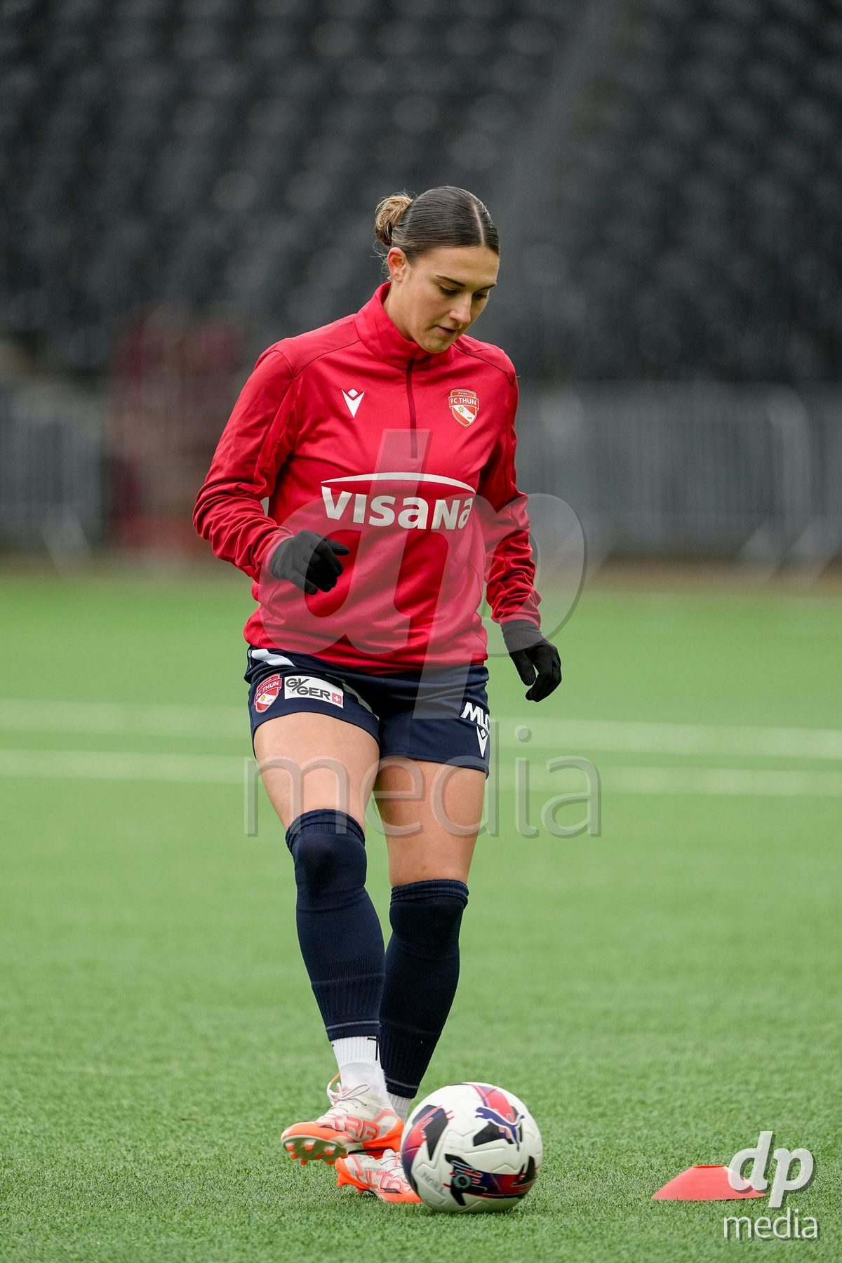 Schweiz: Axa Women's Cup 2025/26, BSC YB Frauen vs FC Thun - Stadion Wankdorf, Bern: Jael Jost (77 Thun) beim Aufwärmen