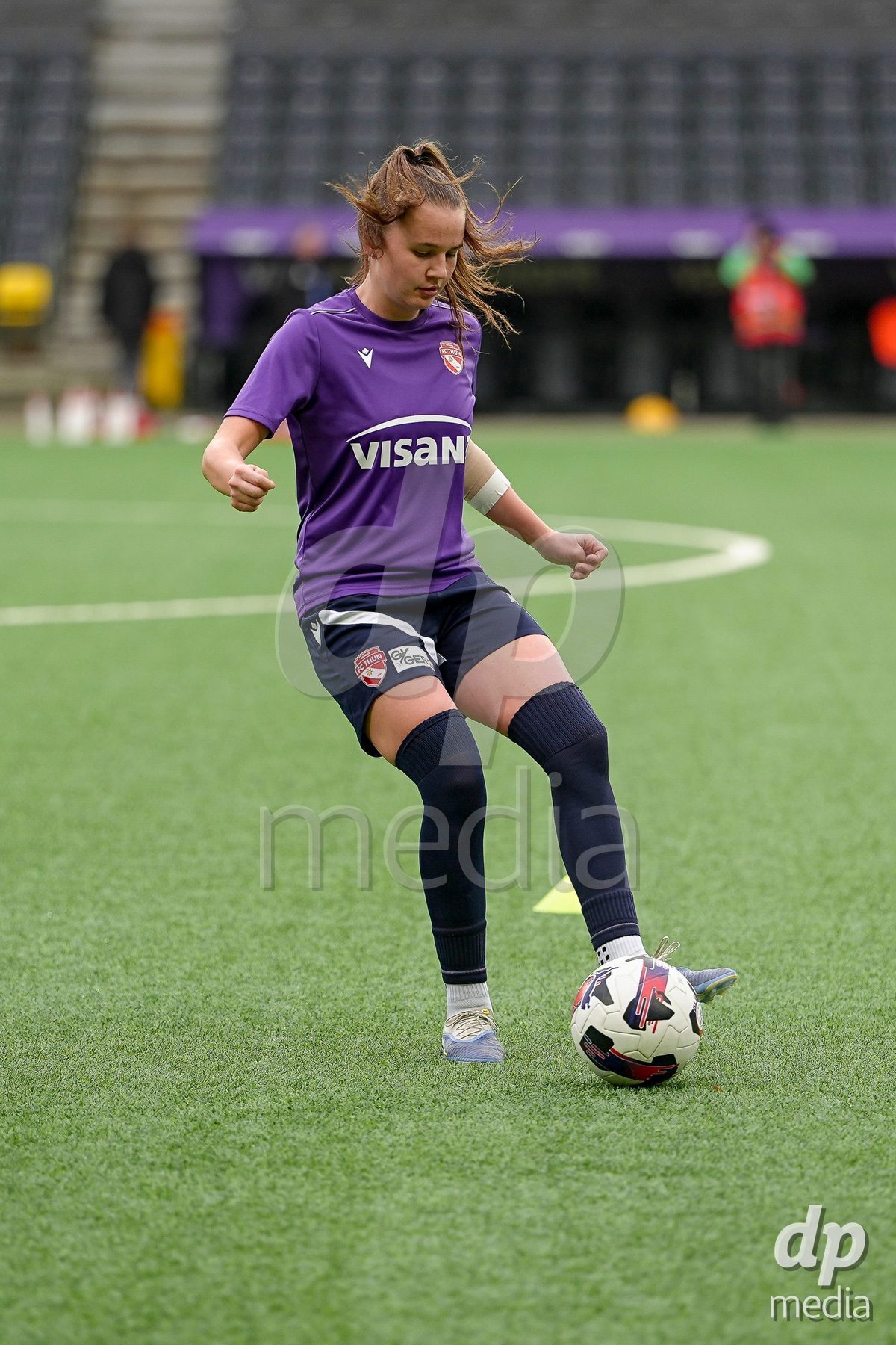 Schweiz: Axa Women's Cup 2025/26, BSC YB Frauen vs FC Thun - Stadion Wankdorf, Bern: Janine Minnig (9 Thun) beim Aufwärmen