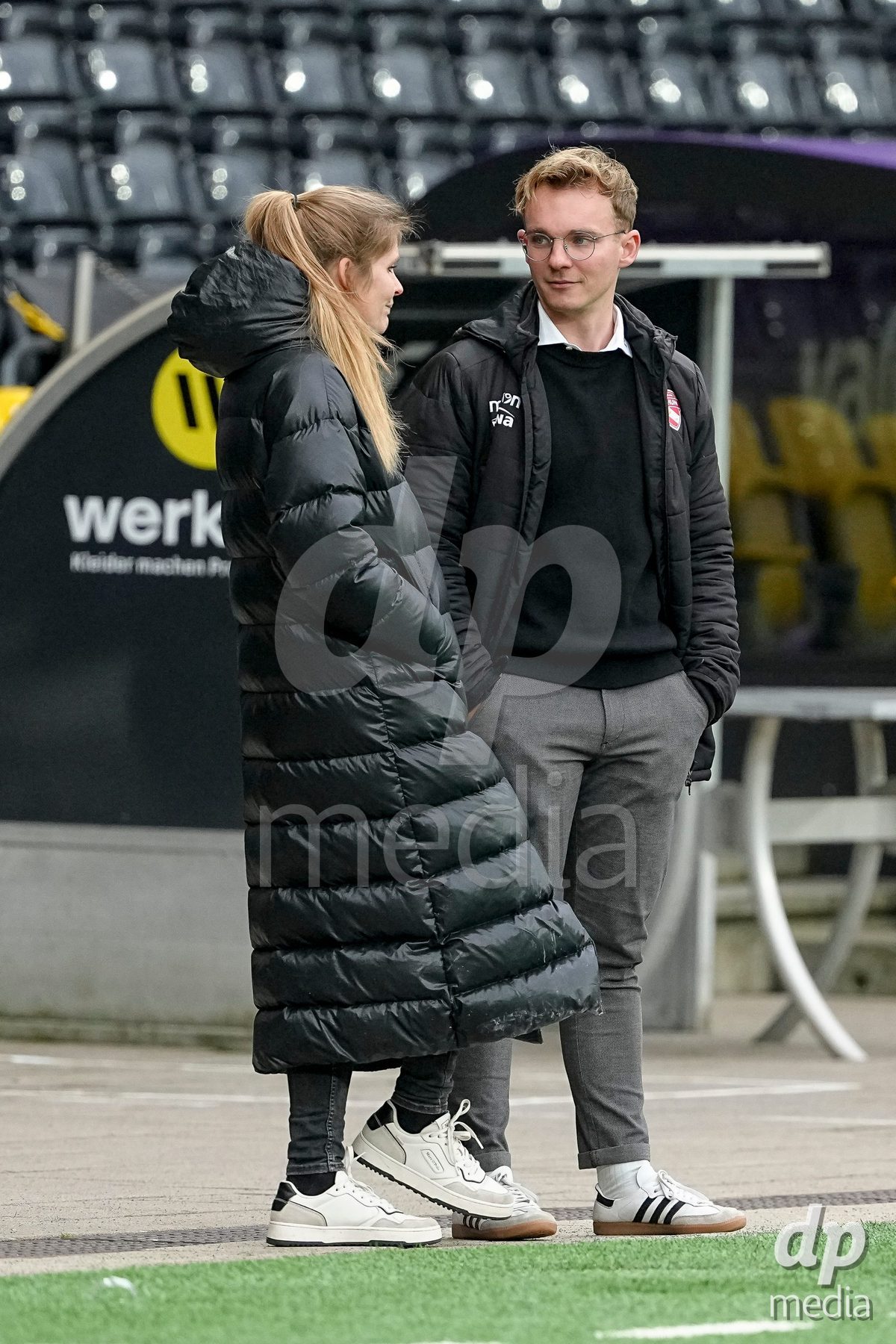 Schweiz: Axa Women's Cup 2025/26, BSC YB Frauen vs FC Thun - Stadion Wankdorf, Bern: head coach Jason Antille (Thun) mit head coach Imke Annita Wübbenhorst - head coach Imke Annita Wubbenhorst (YB Frauen)