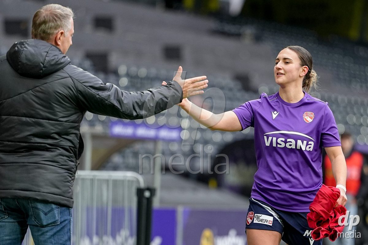 Schweiz: Axa Women's Cup 2025/26, BSC YB Frauen vs FC Thun - Stadion Wankdorf, Bern: Jael Jost (77 Thun) vor dem Spiel