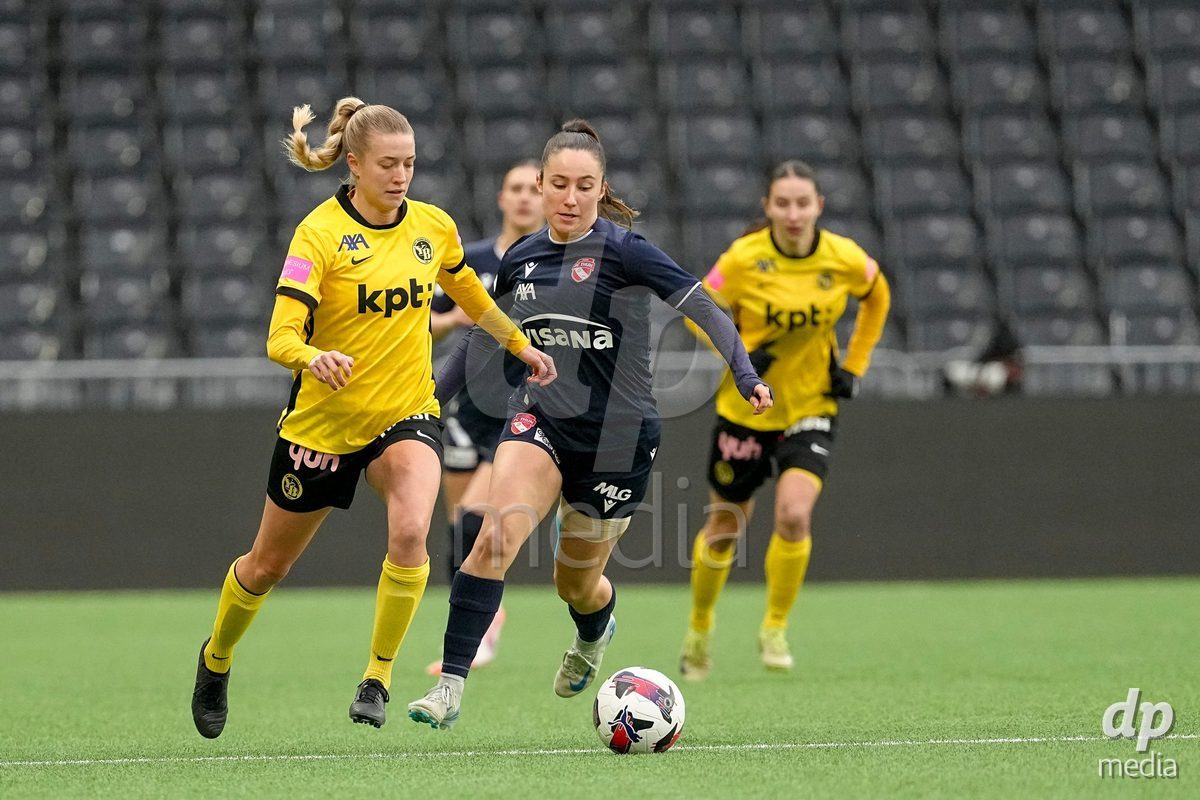 Schweiz: Axa Women's Cup 2025/26, BSC YB Frauen vs FC Thun - Stadion Wankdorf, Bern: Athena Marie Kuehn (12 YB Frauen) im Duell mit Alisha Heiniger (6 Thun)
