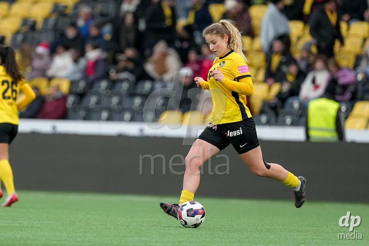 Schweiz: Axa Women's Cup 2025/26, BSC YB Frauen vs FC Thun - Stadion Wankdorf, Bern: Caterina Tramezzani (5 YB Frauen) in aktion