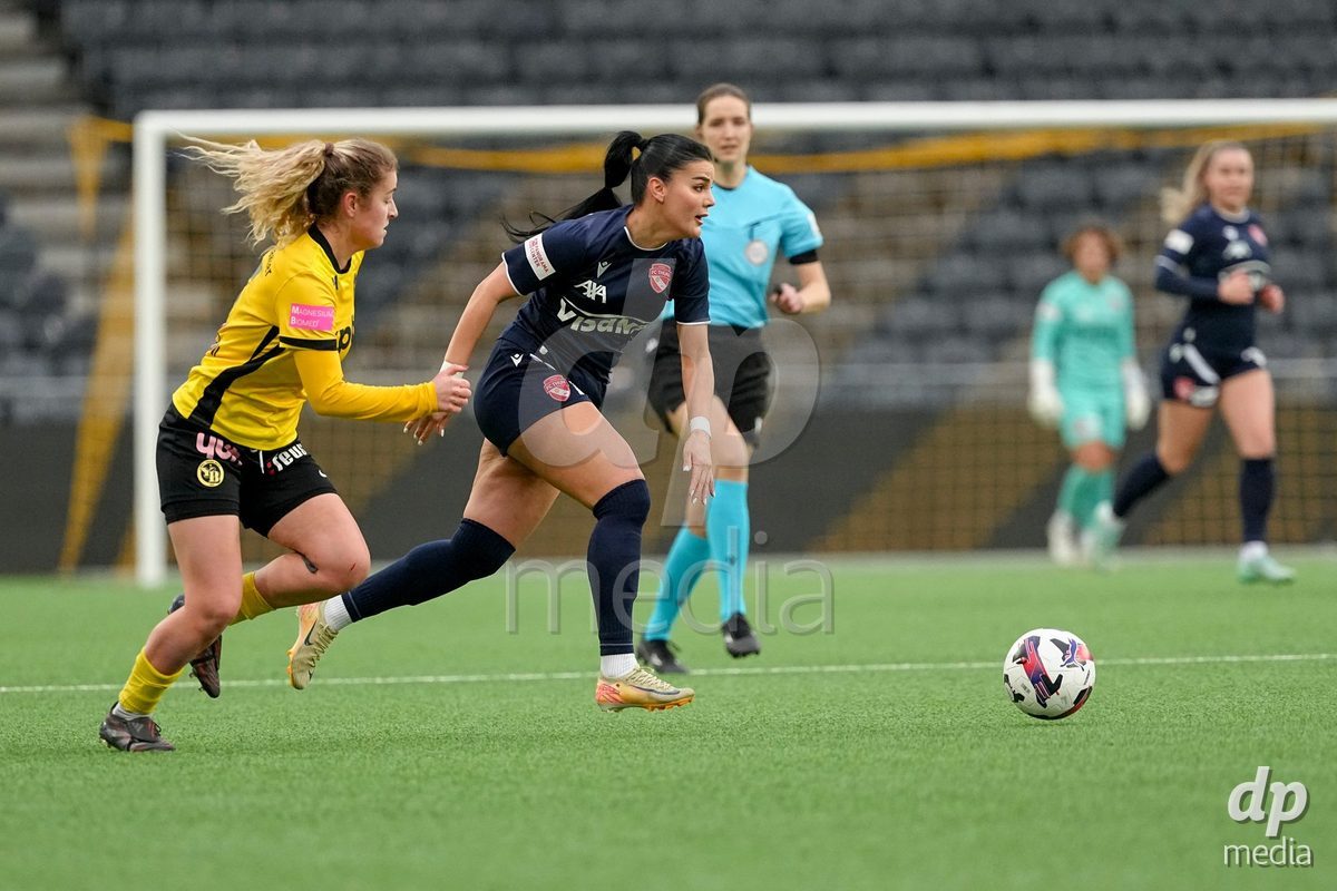 Schweiz: Axa Women's Cup 2025/26, BSC YB Frauen vs FC Thun - Stadion Wankdorf, Bern: Mimoza Hamidi (7 Thun) in aktion