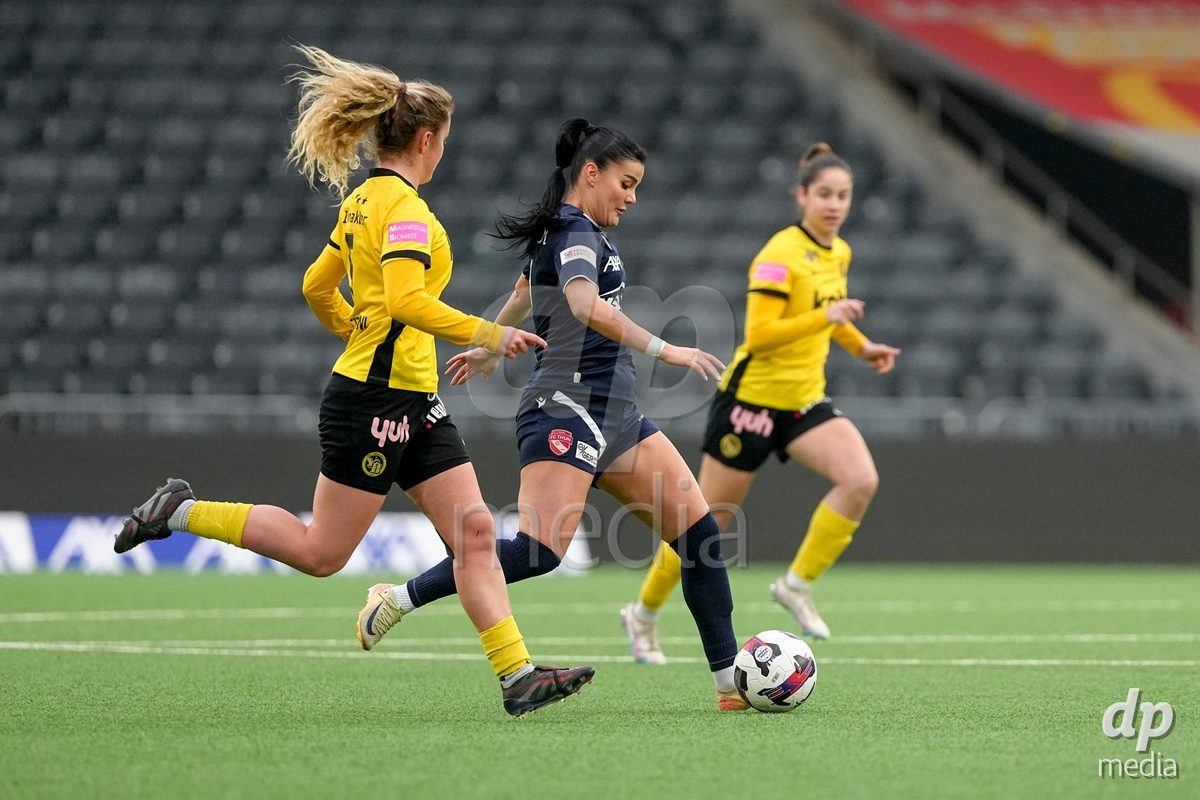 Schweiz: Axa Women's Cup 2025/26, BSC YB Frauen vs FC Thun - Stadion Wankdorf, Bern: Mimoza Hamidi (7 Thun) in aktion