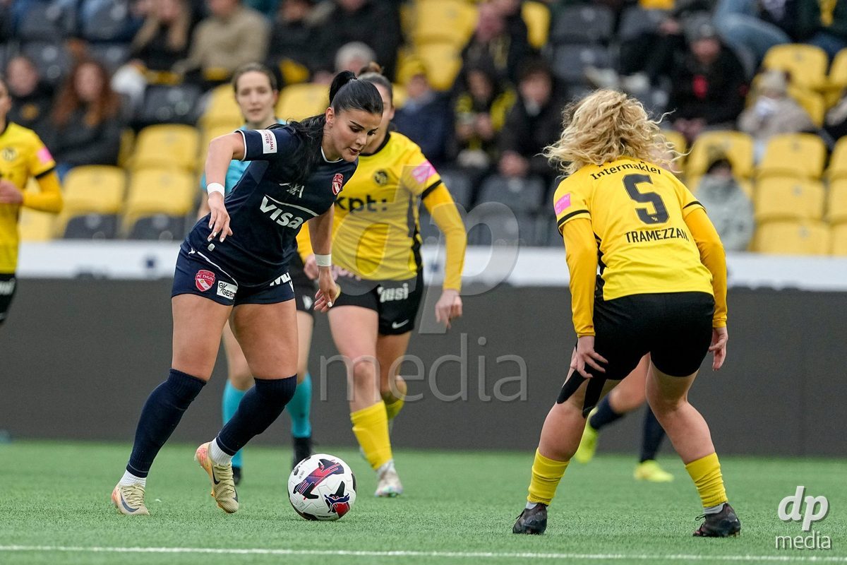 Schweiz: Axa Women's Cup 2025/26, BSC YB Frauen vs FC Thun - Stadion Wankdorf, Bern: Mimoza Hamidi (7 Thun) im Duell mit Caterina Tramezzani (5 YB Frauen)