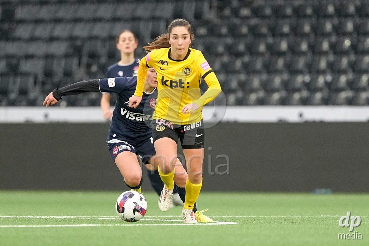 Schweiz: Axa Women's Cup 2025/26, BSC YB Frauen vs FC Thun - Stadion Wankdorf, Bern: Malaurie Granges (13 YB Frauen) in aktion