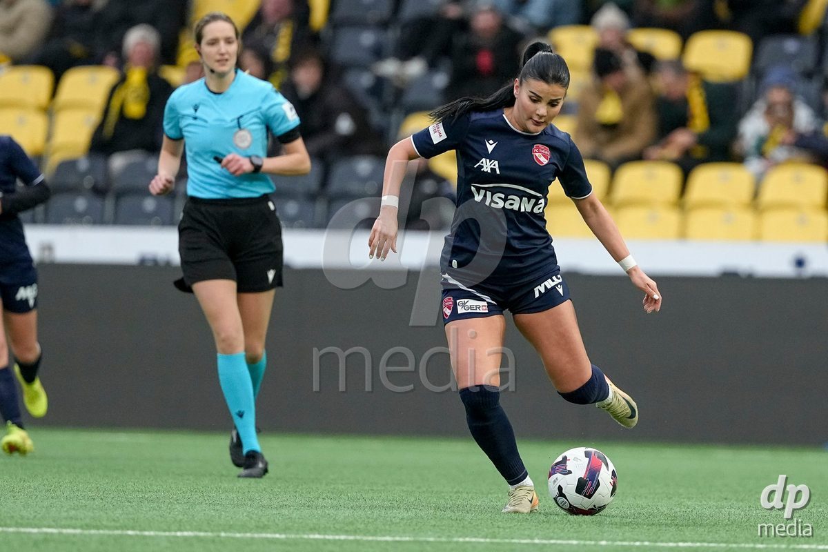Schweiz: Axa Women's Cup 2025/26, BSC YB Frauen vs FC Thun - Stadion Wankdorf, Bern: Mimoza Hamidi (7 Thun) in aktion