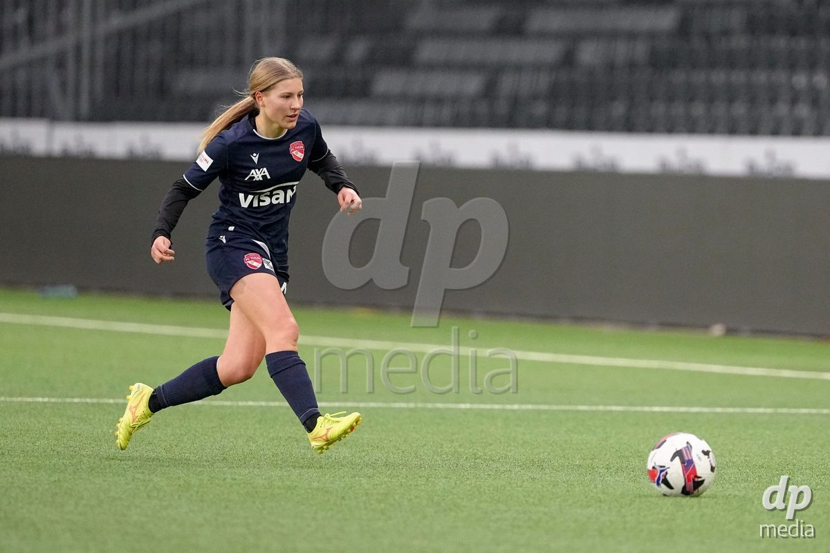Schweiz: Axa Women's Cup 2025/26, BSC YB Frauen vs FC Thun - Stadion Wankdorf, Bern: Lara Colpi (17 Thun) in aktion
