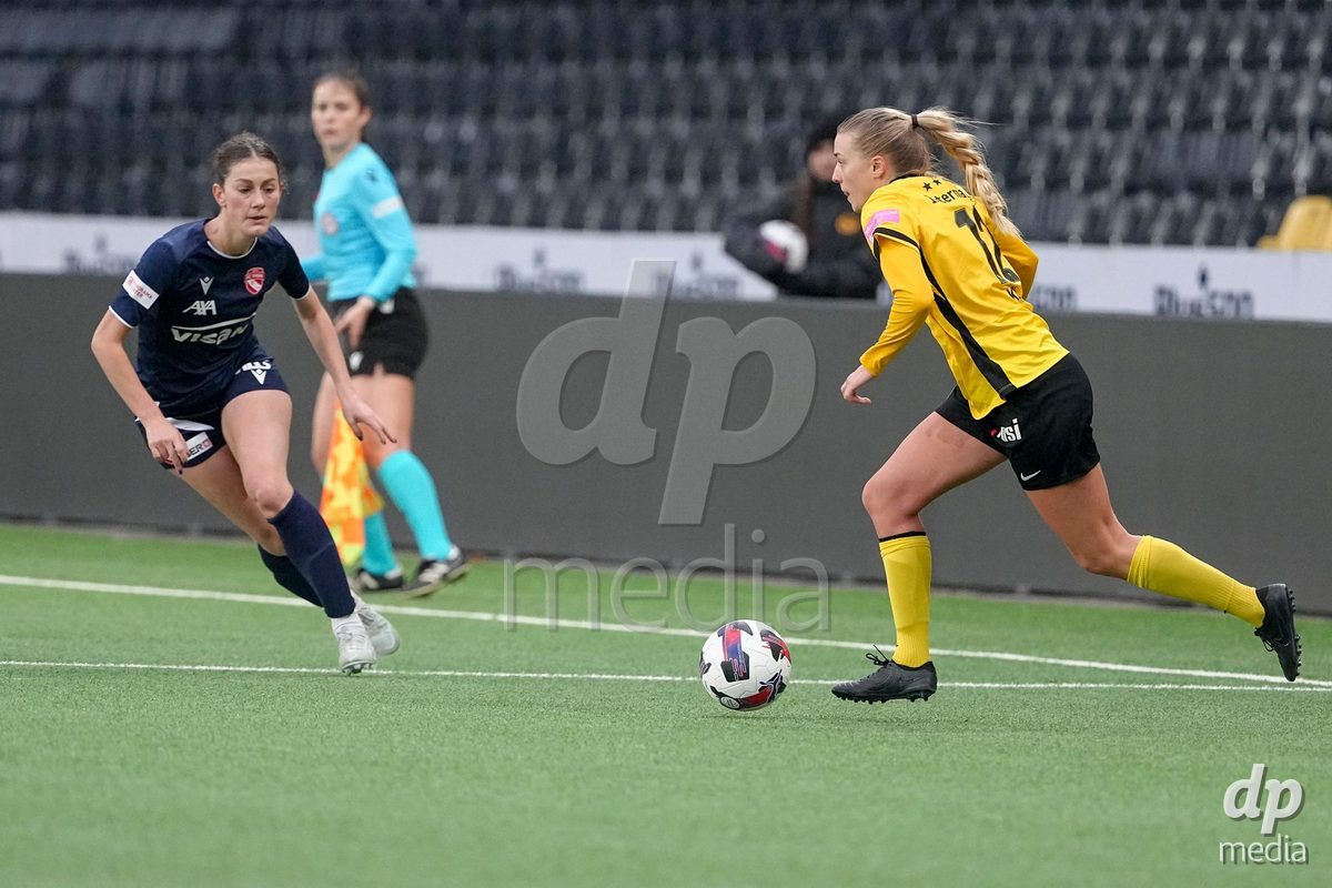 Schweiz: Axa Women's Cup 2025/26, BSC YB Frauen vs FC Thun - Stadion Wankdorf, Bern: Athena Marie Kuehn (12 YB Frauen) in aktion